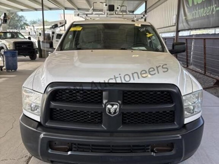 2015-dodge-2500-image-3