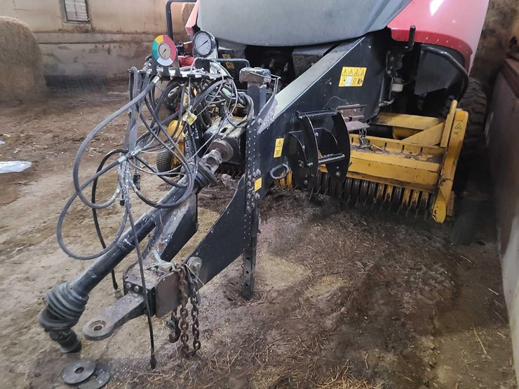 2014-new-holland-340-image-10