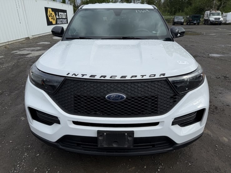 2020-ford-explorer-image-8