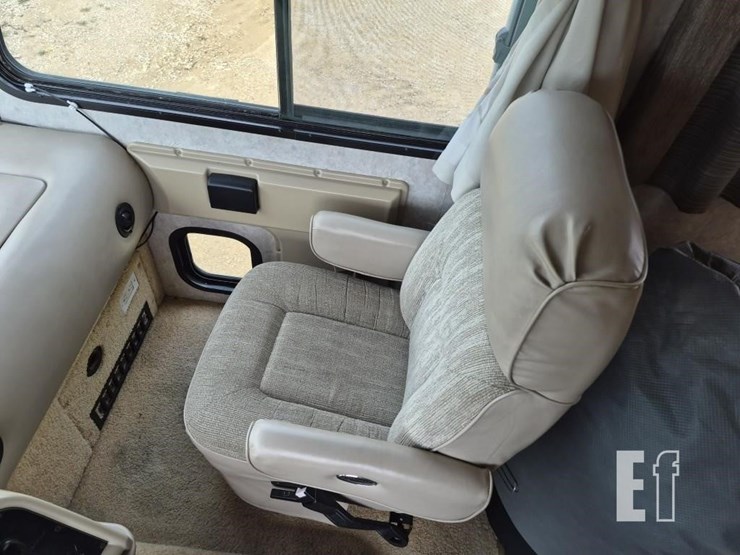 2004-lamar-motor-home-10242-image-15