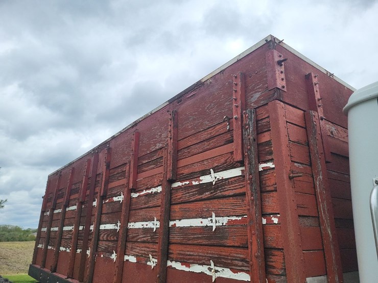 1982-international-1754-single-axle-grain-truck-image-39