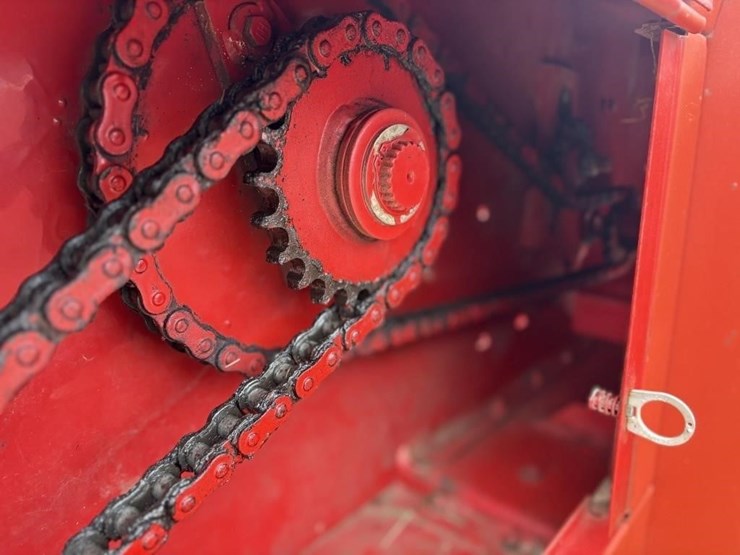 new-holland-570-image-13