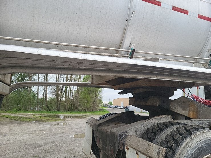 2012-brenner-8820-gallon-aluminum-tandem-axle-semi-tanker-trailer-image-9