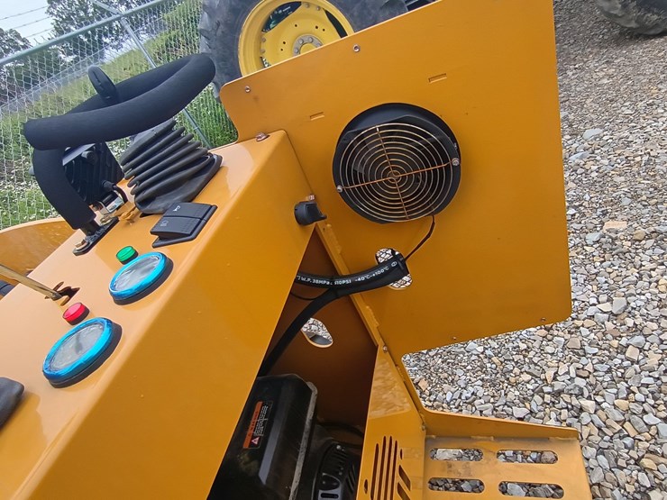 #24715-•-2025-ggma-gg385-mini-skid-steer-image-11