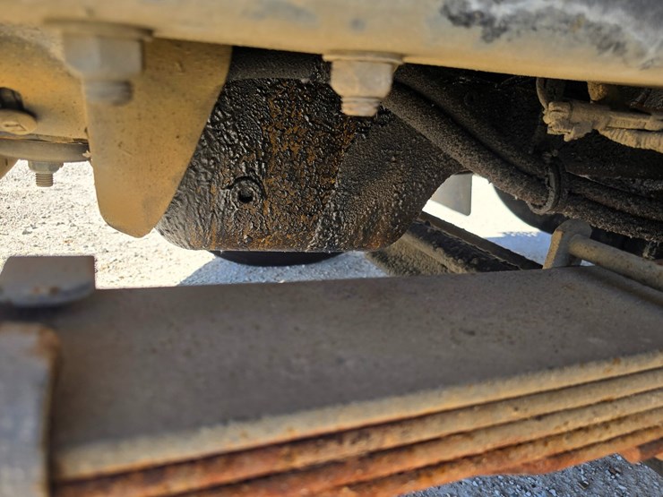 2001-freightliner-fl70-image-43