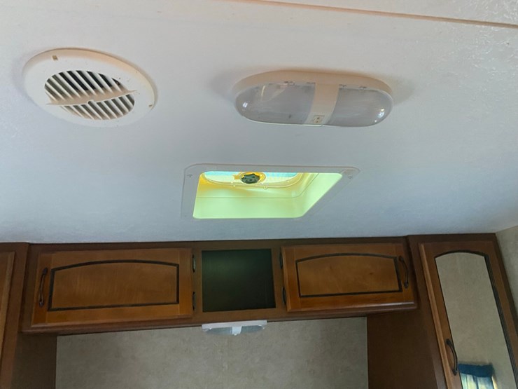 2012-keystone-springdale-rv-image-53