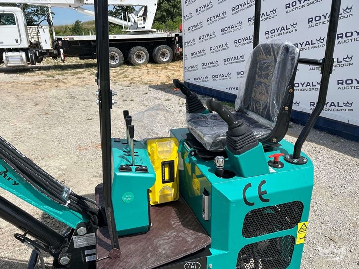 mini-excavator-image-11
