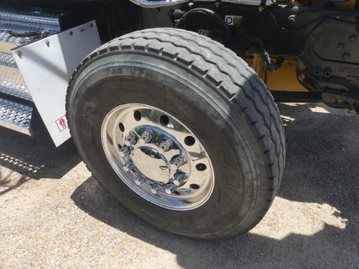 2015-kenworth-t800-image-16