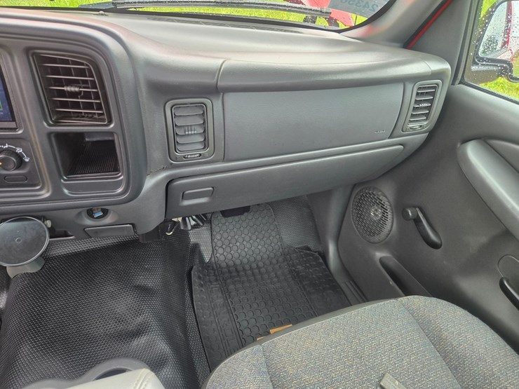 #24356-•-2006-chevrolet-silverado-pickup-truck-image-38