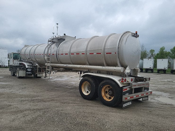 2012-brenner-8820-gallon-aluminum-tandem-axle-semi-tanker-trailer-image-3