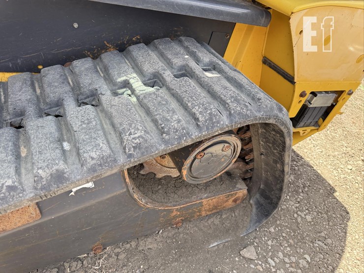 new-holland-c232-image-9