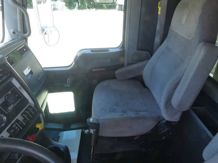 2015-kenworth-t800-image-21