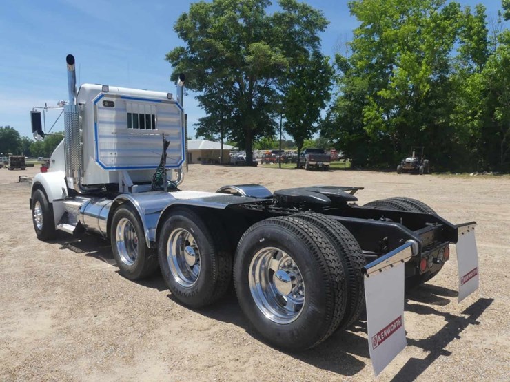 2015-kenworth-t800-image-4