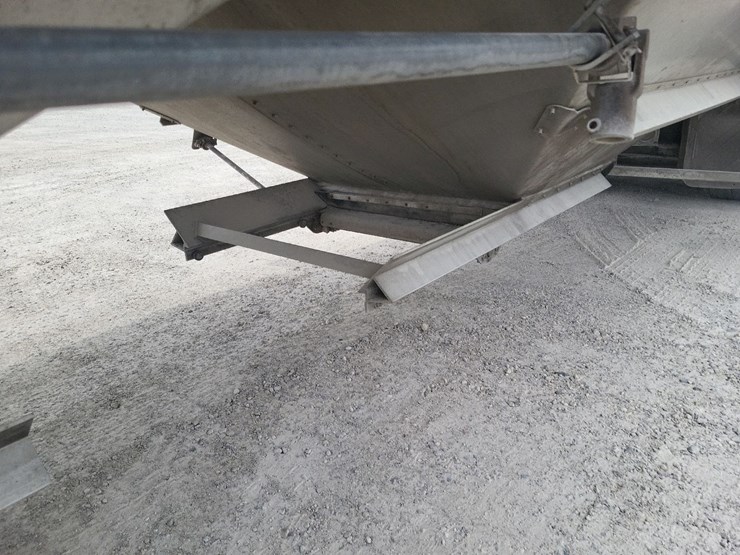 2014-timtpe-tandem-axle-semi-hopper-trailer-image-22