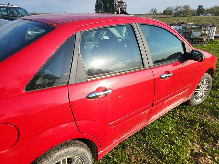 2007-ford-focus-sedan-image-24