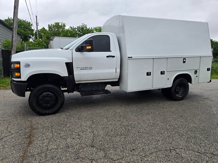 2021-chevrolet-silverado-6500hd-image-5