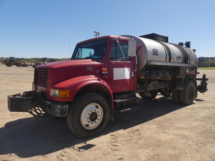 2000-international-4700-image-1