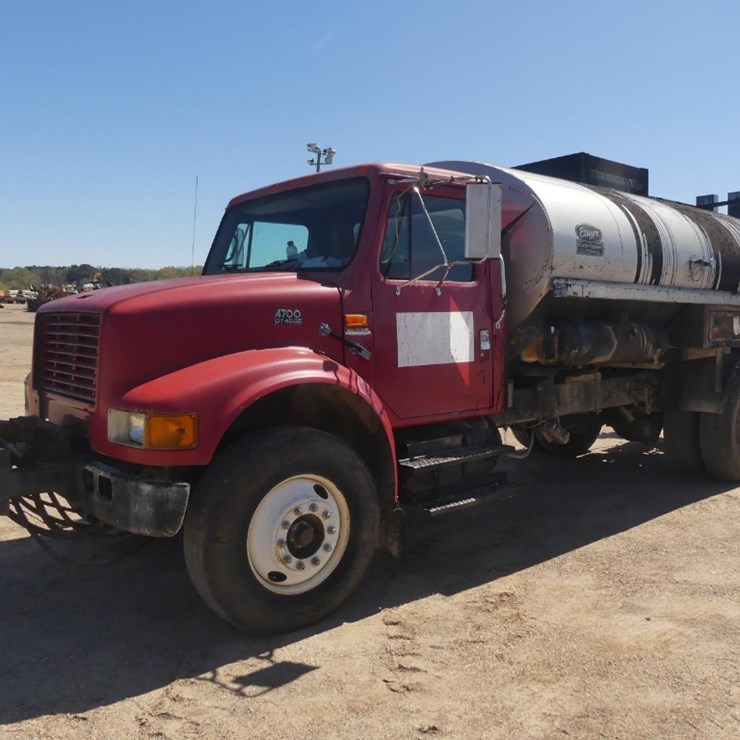2000 INTERNATIONAL 4700