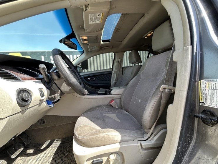 2012-ford-taurus-sel-sedan-image-23