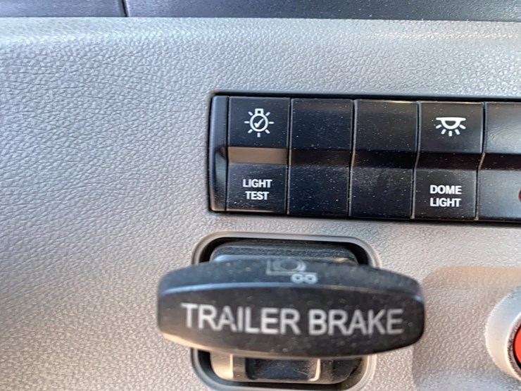 2019-freightliner-cascadia-day-cab-image-46