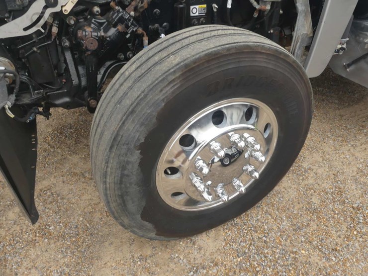 2013-peterbilt-388-image-14