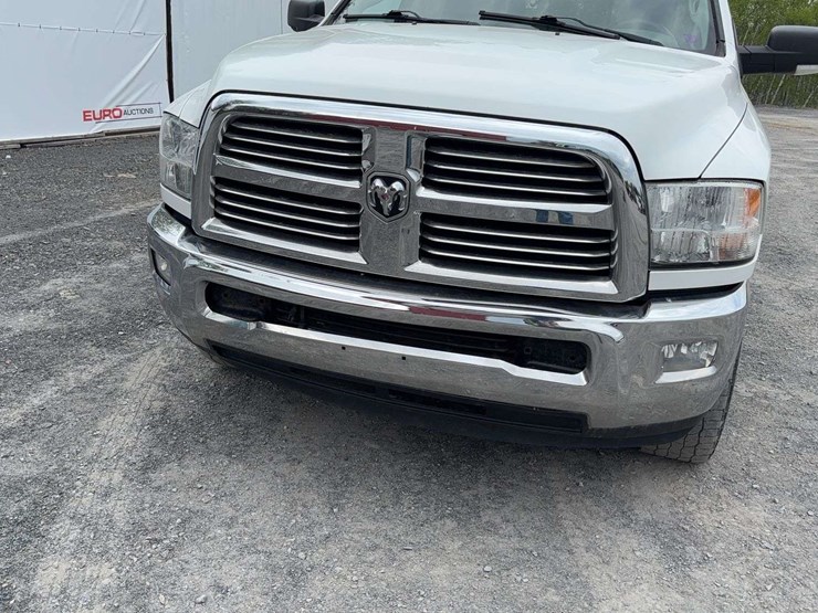 2013-dodge-2500-image-32