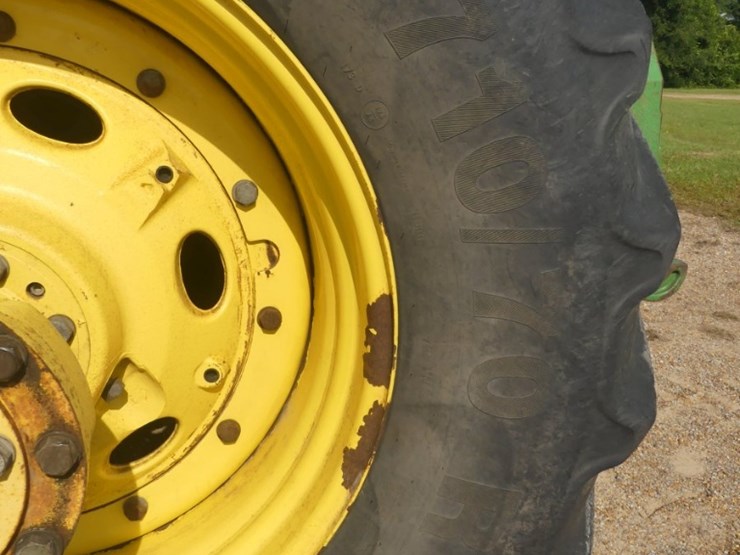 2011-john-deere-8285r-image-8