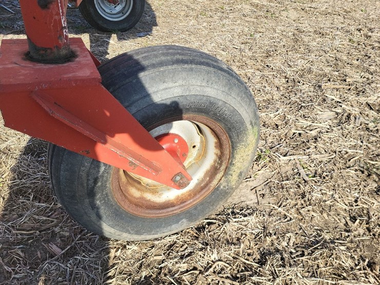 international-8840-swather-image-35