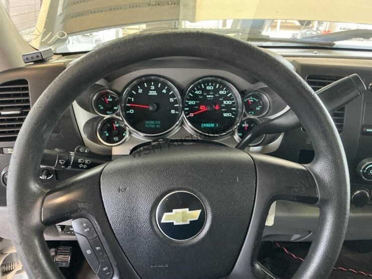 2013-chevrolet-silverado-3500hd-image-18