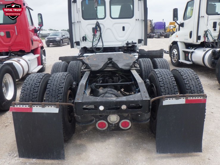 2019-freightliner-cascadia-116-image-8
