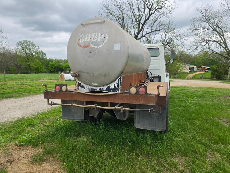 1999-freightliner-fl70-image-14