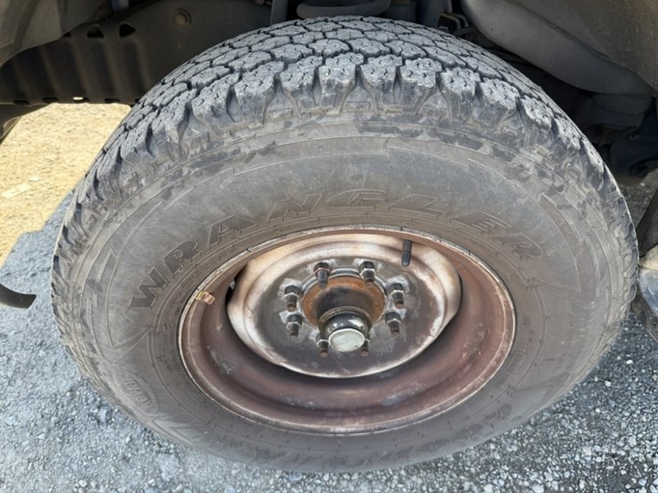 2014-ford-cargo-image-15