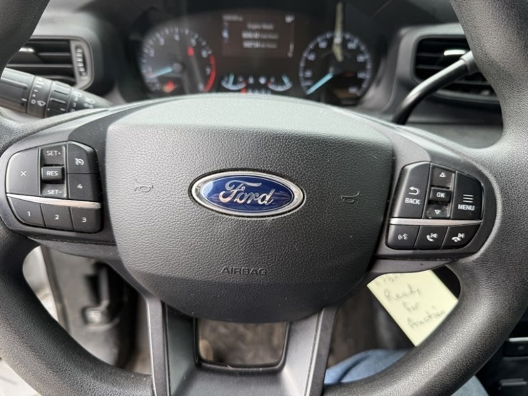 2020-ford-explorer-image-32