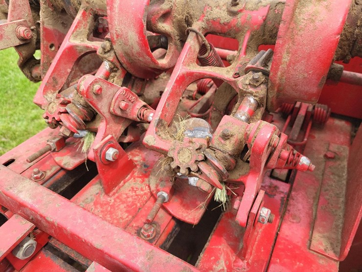 new-holland-273-image-27