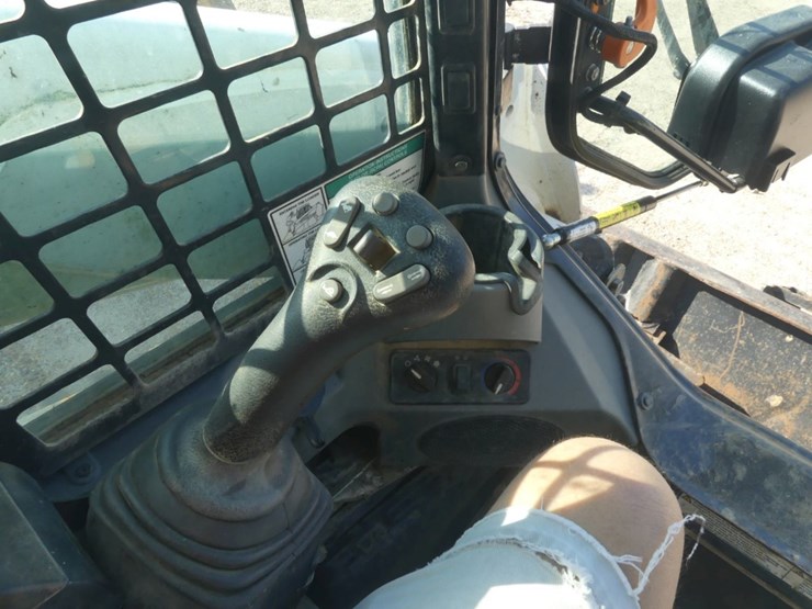 2019-bobcat-t740-image-11