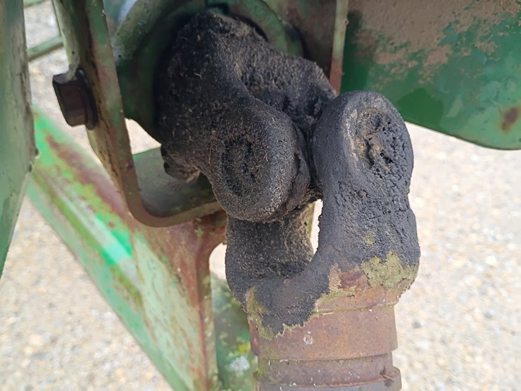 john-deere-336-image-12