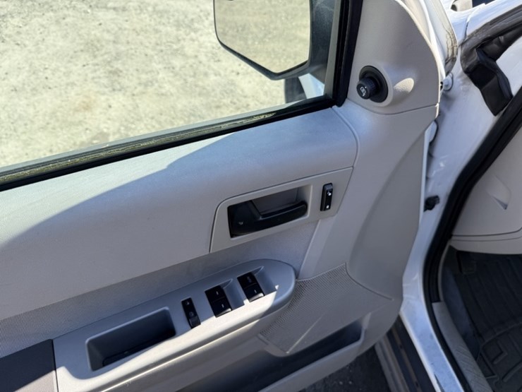 2012-ford-escape-image-24