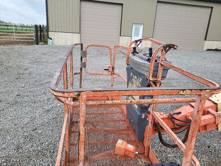 2000-jlg-600s-image-11