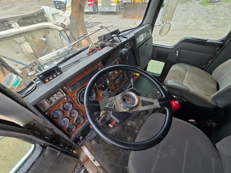 1999-kenworth-t800-image-61