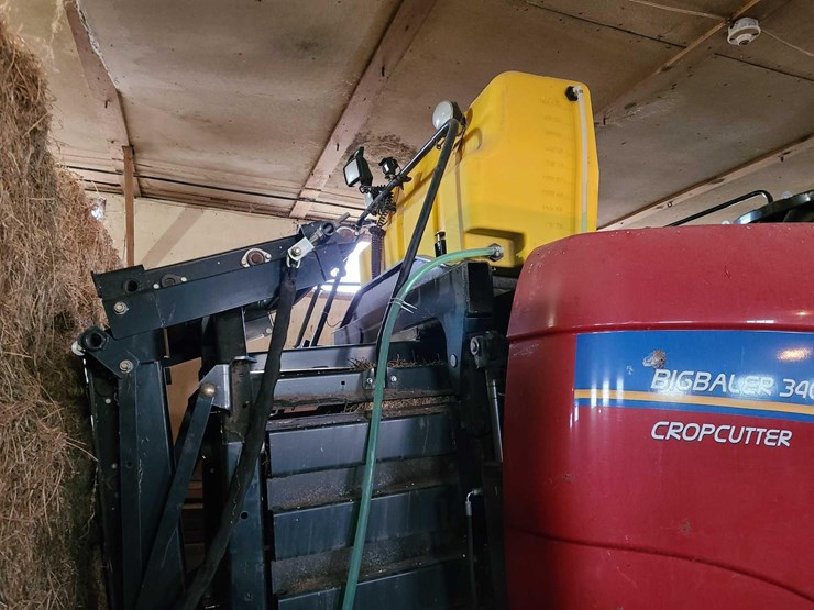 2014-new-holland-340-image-34