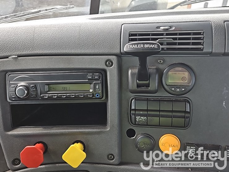 2017-freightliner-cascadia-113-image-36