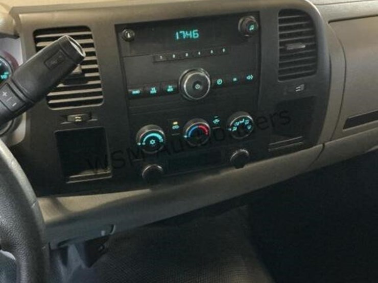 2012-chevrolet-silverado-3500hd-image-21