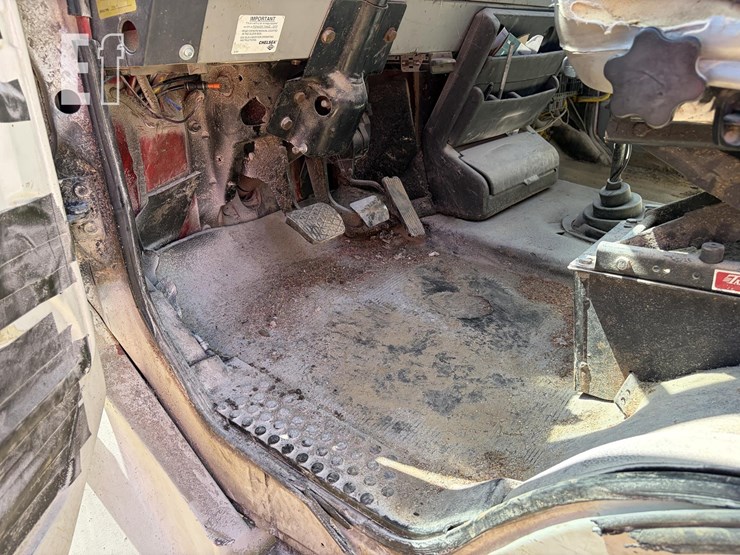1995-freightliner-fl80-image-18