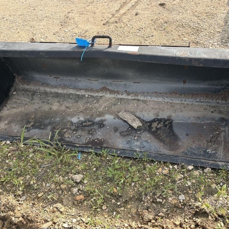 L1 - 72'' Diamond H Loader Bucket