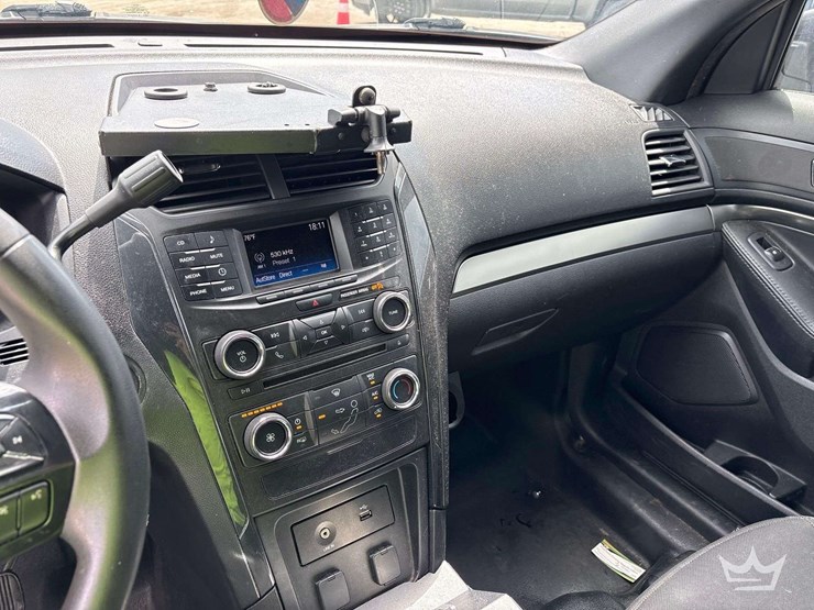 2017-ford-explorer-image-15