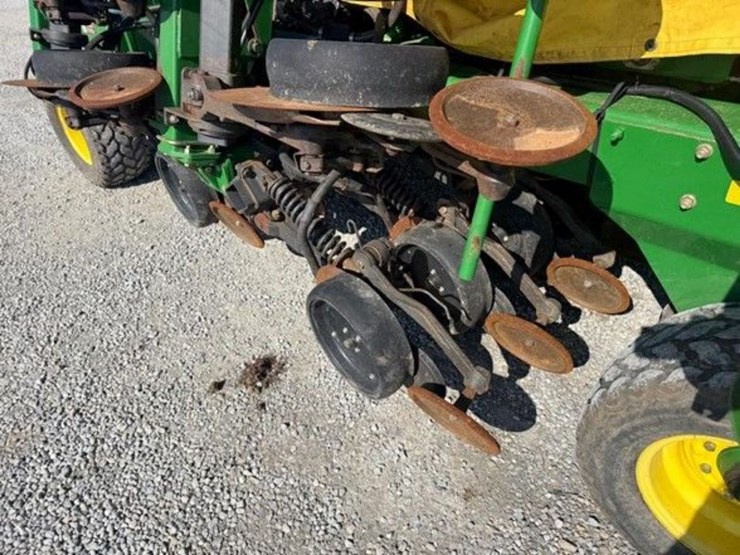 2010-john-deere-1990-image-16