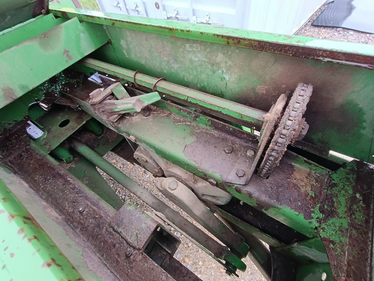 john-deere-336-image-13