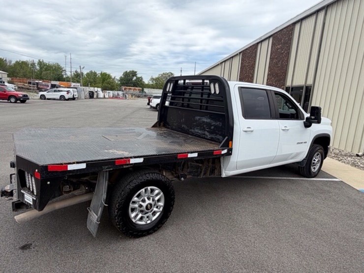 2024-chevrolet-silverado-2500hd-lt-image-5