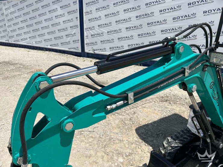mini-excavator-image-17