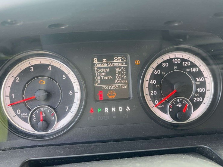 2016-dodge-1500-image-15